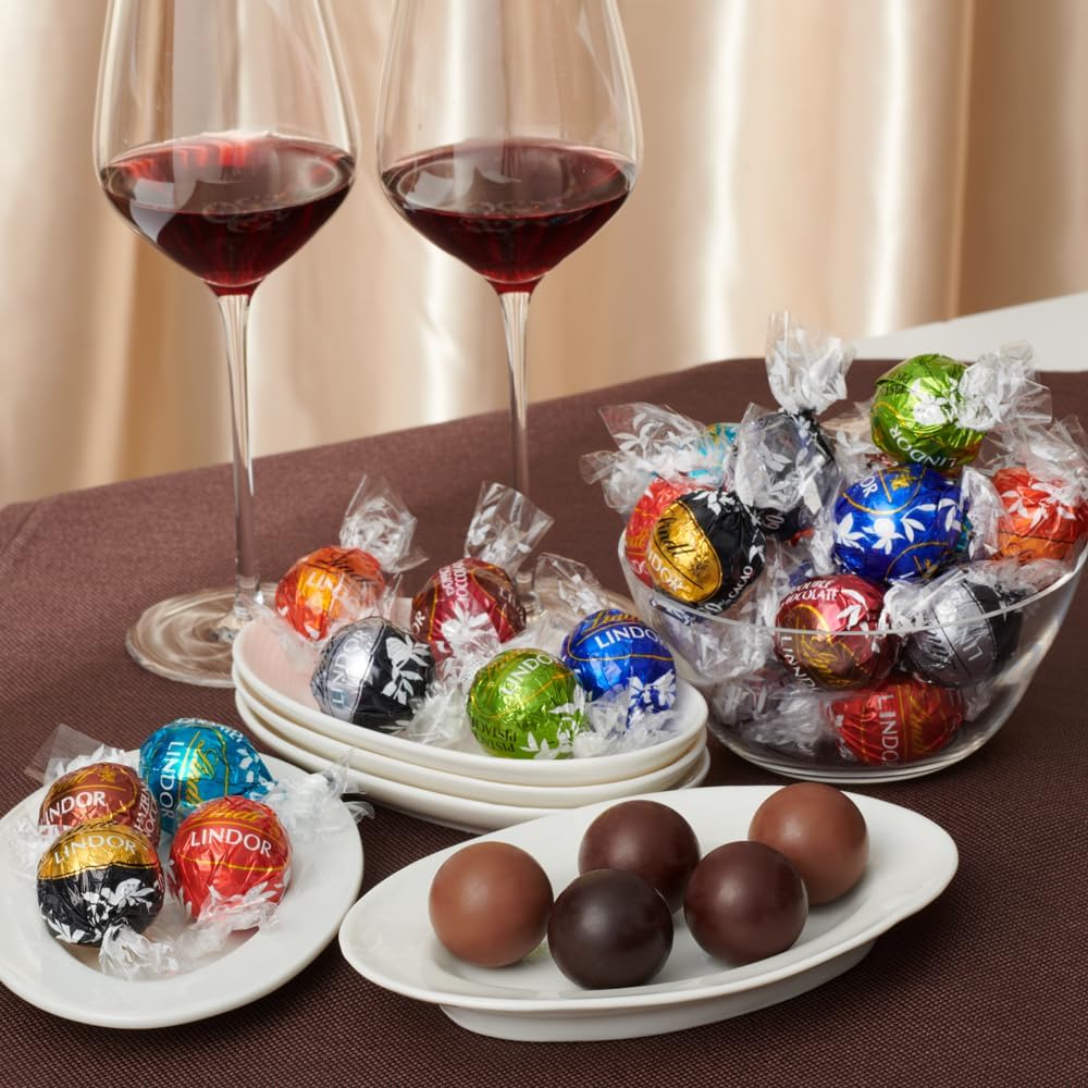 【Lindt公式】リンツ Lindt チョコレート リンドール 9種類アソート 母の日 ギフト 大人リッチ 17個＋リンツ チョコウェイファー1個 2袋セット 個包装 リーフレット付